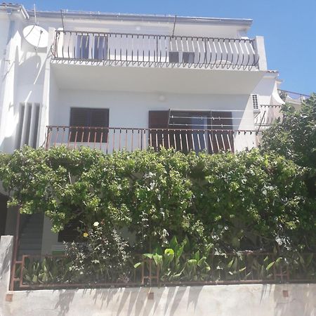 Apartmani Mara I Kata Omiš Eksteriør billede
