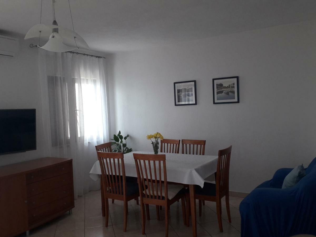 Apartmani Mara I Kata Omiš Eksteriør billede