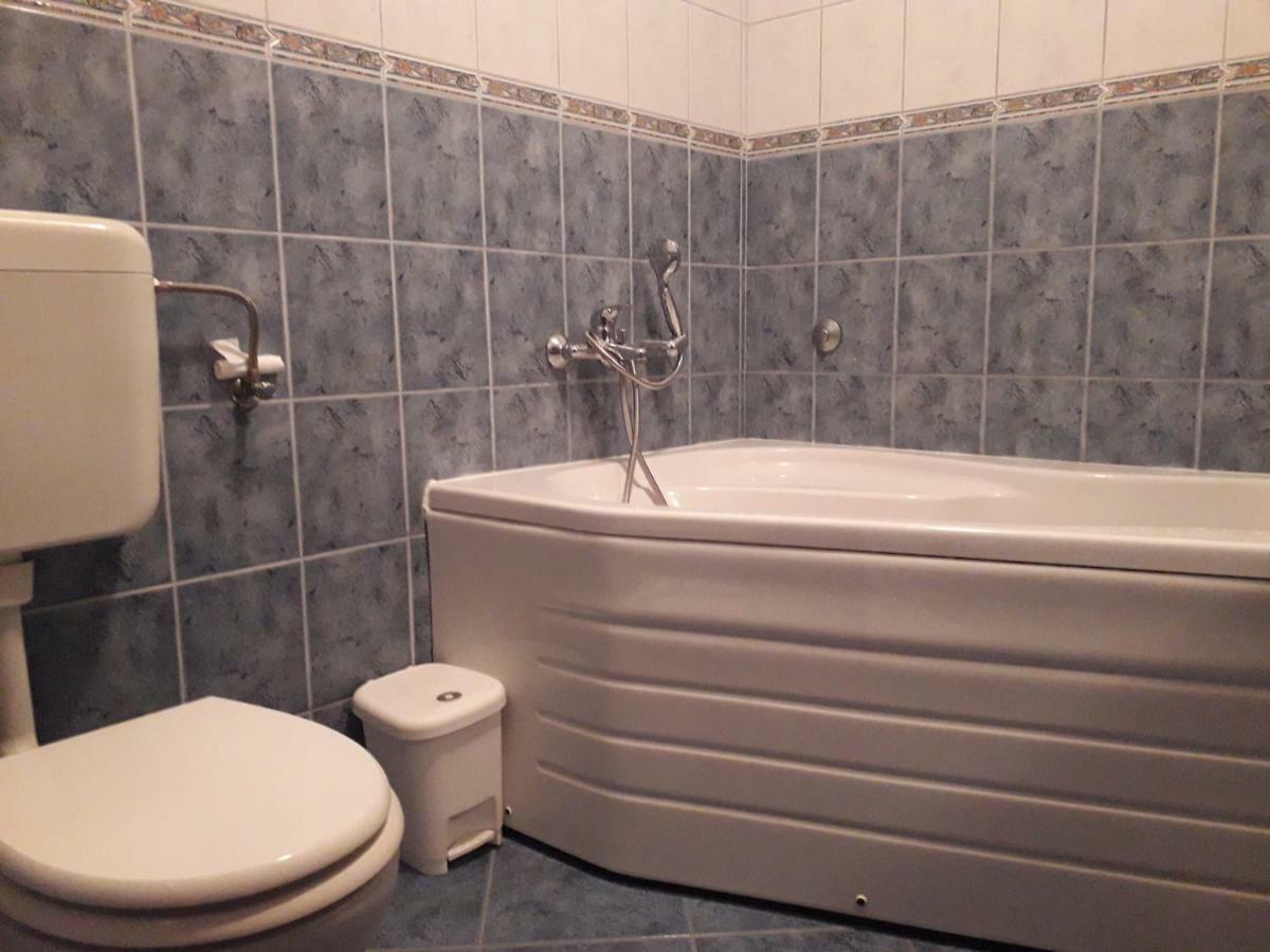 Apartmani Mara I Kata Omiš Eksteriør billede