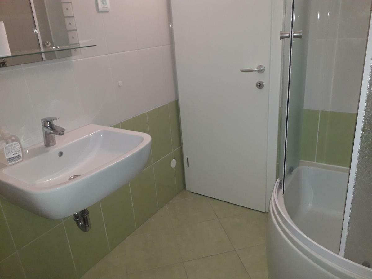 Apartmani Mara I Kata Omiš Eksteriør billede
