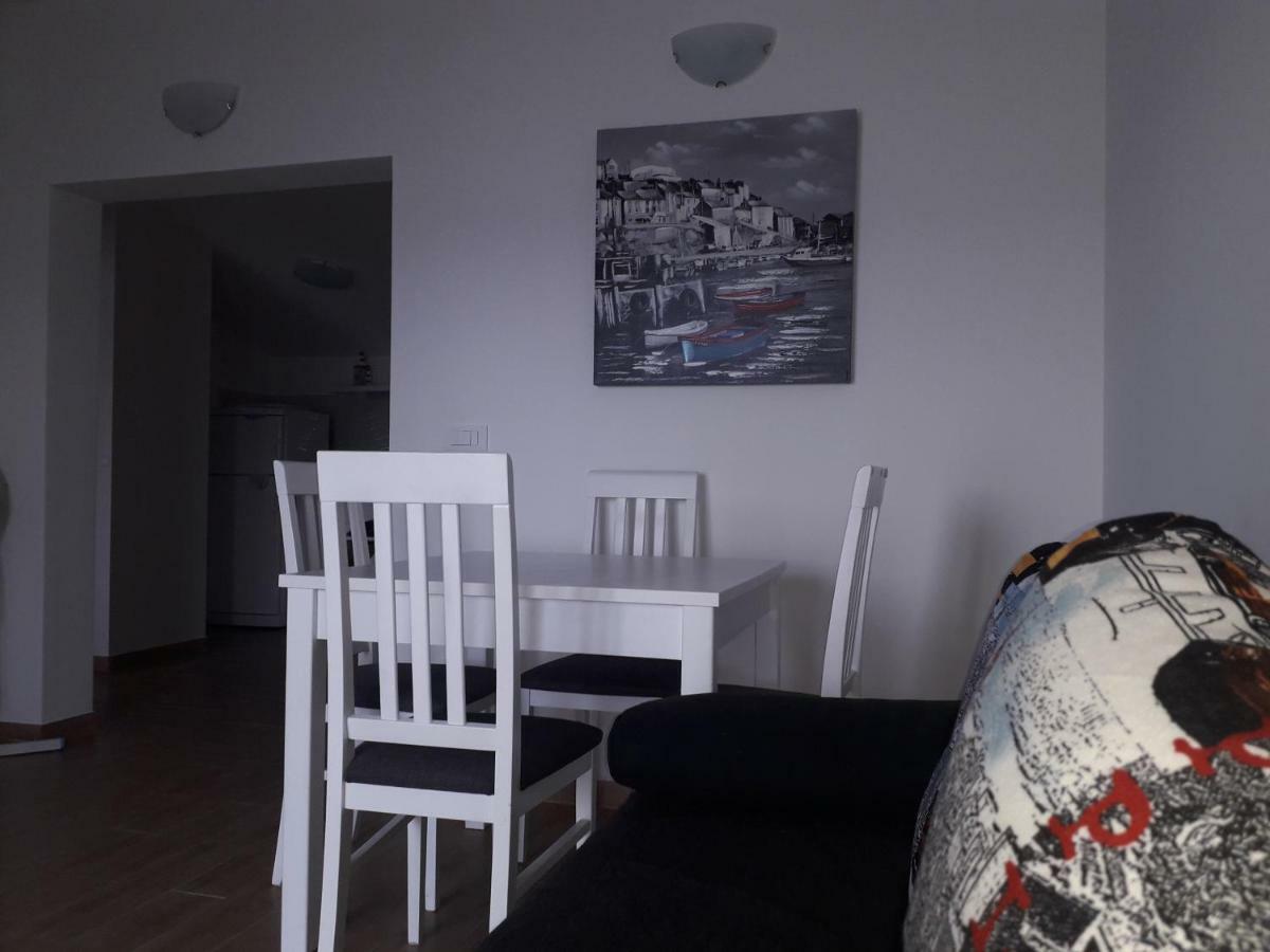 Apartmani Mara I Kata Omiš Eksteriør billede