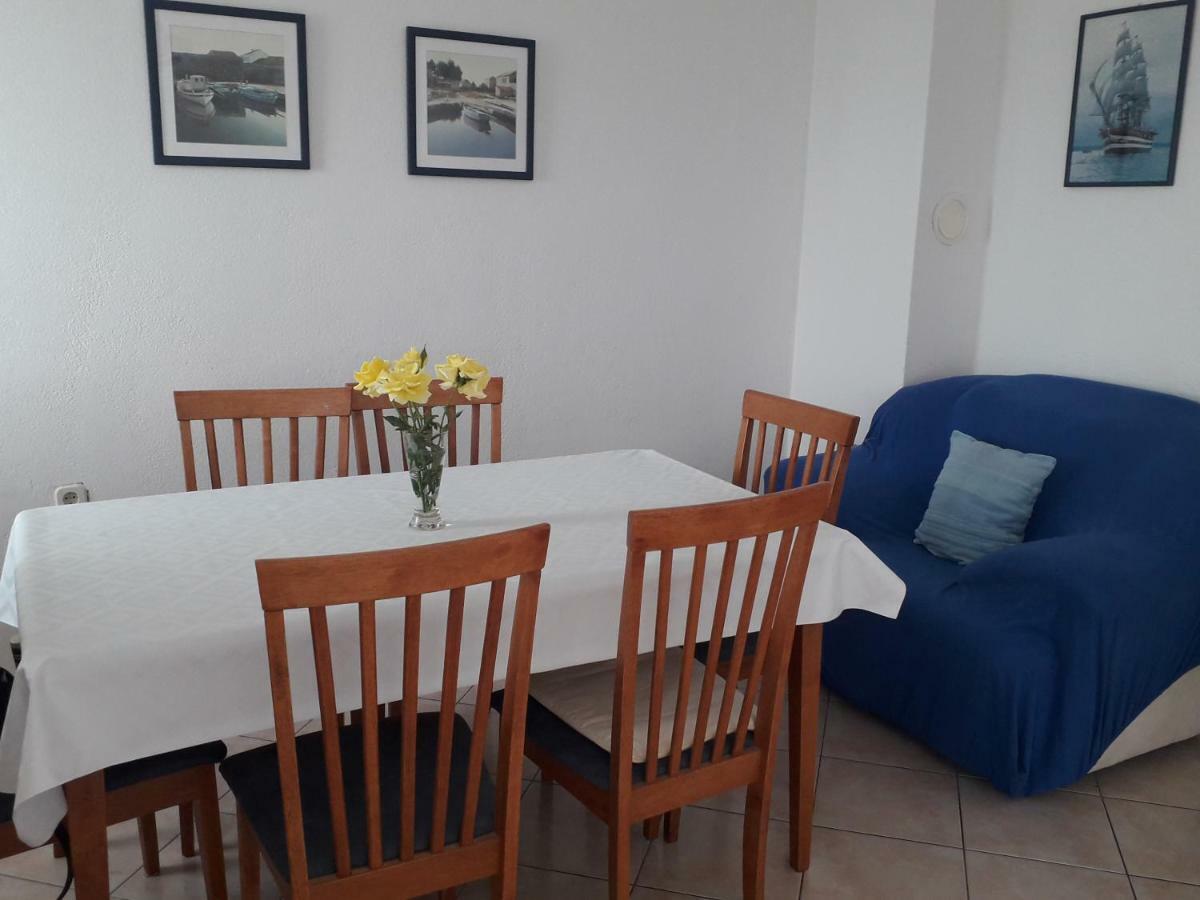 Apartmani Mara I Kata Omiš Eksteriør billede